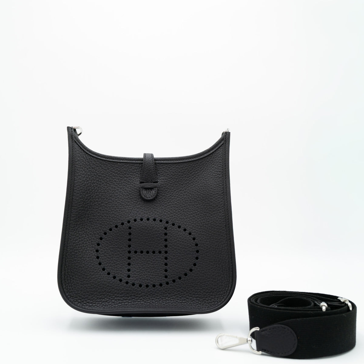 Hermès Evelyne III 23 in Noir with Palladium Hardware